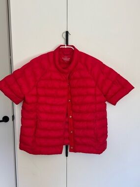 Vineyard Vines performance red puffer vest, size L